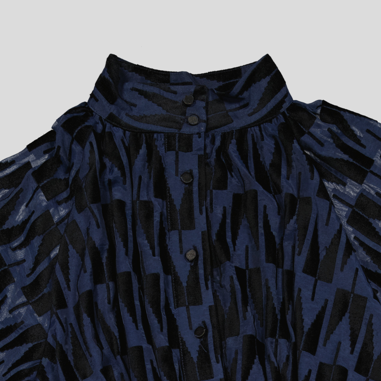 2 ROBE – Image 8